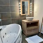 Chic 4 Personnes Hypercentre 5 Minutes Avenue De Champagne アパート