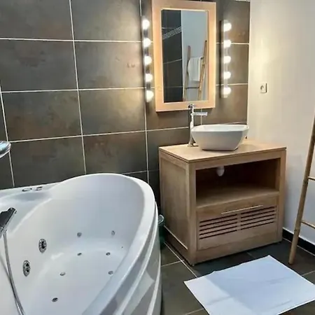 Chic 4 Personnes Hypercentre 5 Minutes Avenue De Champagne Apartment